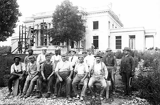 Workmen at the Governor’s Mansion, 1913.