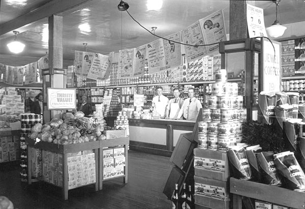 Kroger grocery in Winchester, May 1934.